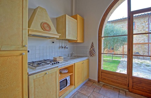 Simignano Apartment | Lovely apartment for 4 people with WIFI, pool, TV and pets allowed