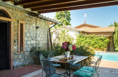 Montefiascone Villa | Lovely apartment in villa with pool, WIFI, TV, patio, pets allowed, panoramic view and parking