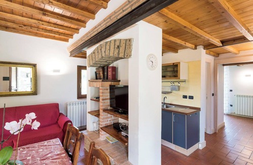 Montefiascone Villa | Lovely apartment in villa with WIFI, pool, hot tub, TV, patio, pets allowed and panoramic view