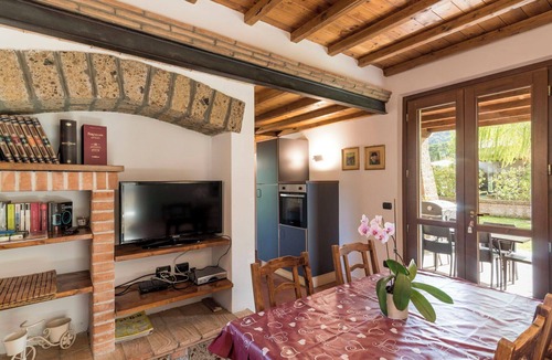 Montefiascone Villa | Lovely apartment in villa with WIFI, pool, hot tub, TV, patio, pets allowed and panoramic view