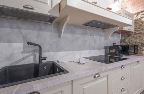 Monteriggioni Apartment | Lovely apartment for 4 guests with WIFI, pool, A/C, TV and pets allowed, close to Siena