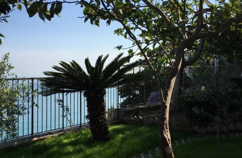 Vietri sul Mare Apartment | Lovely apt with garden in Vietri