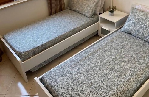 Pizzo Apartment | Lovely ground floor apartment with a garden, 5 minutes walk to a sandy beach