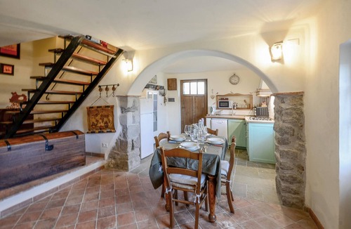 Castel del Piano House | Lovely home in Casidore with WiFi
