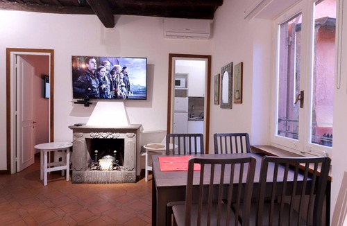 Rione V Ponte Apartment | Lovely Navona Apartment