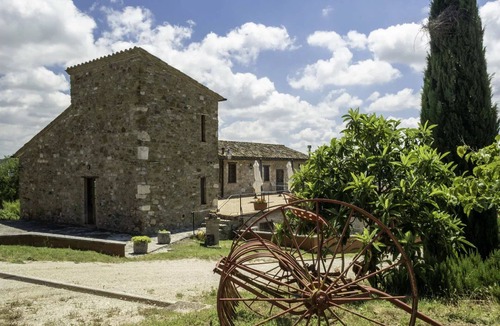 Agello Bed & Breakfast | Lovely room for 2 people with WIFI, A/C, pool, TV, veranda and pets allowed, close to Perugia