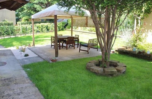 Numana Apartment | Lovely three-room apartment with garden in the center