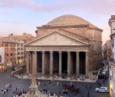 Rione VIII Sant'Eustachio Apartment | Luce al Pantheon