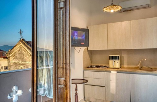 Angri Apartment | Lumina Two Suites in a Historic Villa near Pompeii