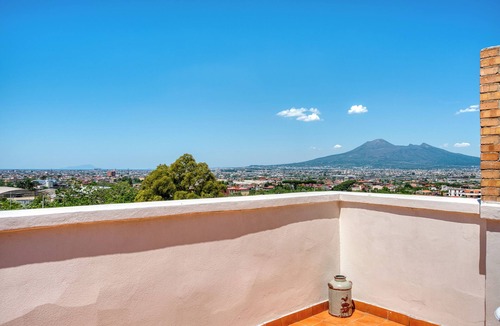 Angri Apartment | Lumina Two Suites in a Historic Villa near Pompeii