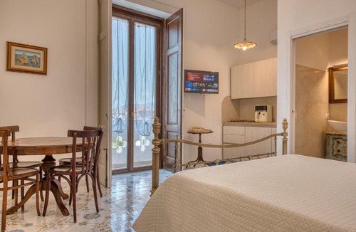 Angri Apartment | Lumina Two Suites in Historic Villa near Pompeii