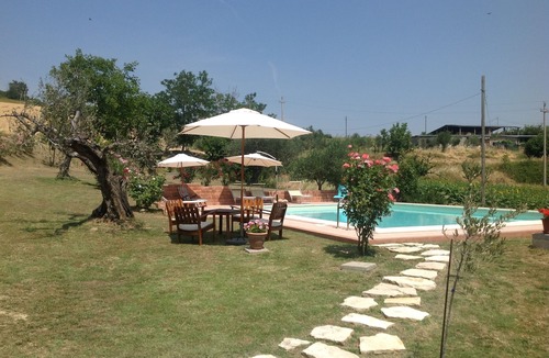 Montebello di Bertona House | Luxe apartment with pool in the Gran Sasso National Park