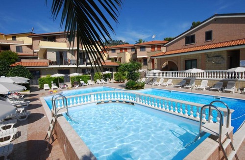 Tortoreto Lido House | Luxurious Holiday Home in Tortoreto with Pool