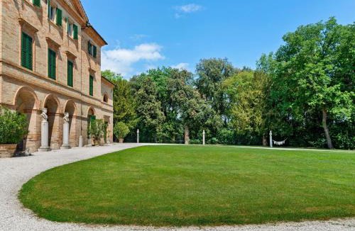 Centofinestre Villa | Luxurious Villa in Filottrano with Swimming Pool