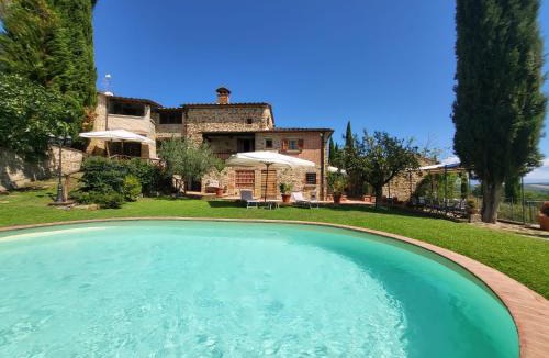 Anghiari House | Luxury 1-bedroom house with the pool in Tuscany.