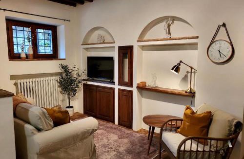 Anghiari House | Luxury 1-bedroom house with the pool in Tuscany.