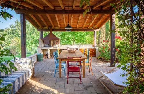 Citta della Pieve House | Luxury 6BR Estate with Heated Pool, Wine Tastings & Cooking Classes