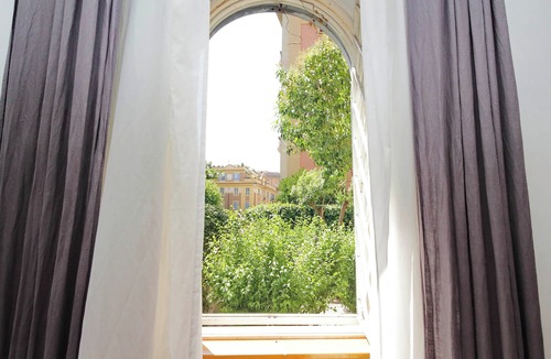 Vatican Apartment | LUXURY APARTMENT for 10 - ROME by FOOT-S'PETER BASILICA-AirCond WiFi Netflix Sky