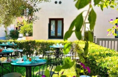 Pozzuoli Apartment | Luxury Apartment with balcony garden view