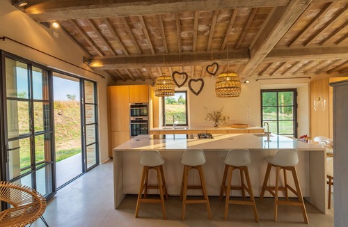 Castiglione del Lago Cottage | Luxury villa in Umbria with infinity pool and panoramic views