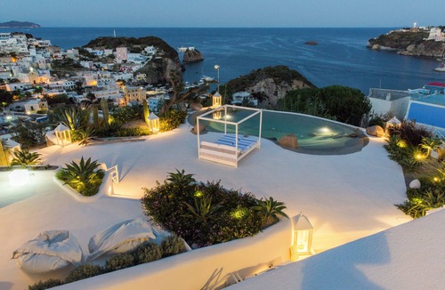 Ponza Villa | Luxury Villa in Ponza | Infinity Pool & Harbour View