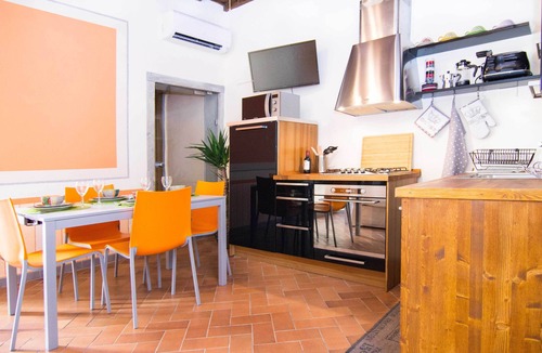 Santa Croce Apartment | Maia apt: Open the door and Live the Florence HISTORIC CENTER!