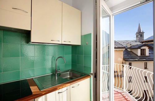 Aosta Apartment | "Maison Étoile - Stella" Apartment with Mountain View, Balcony and Wi-Fi