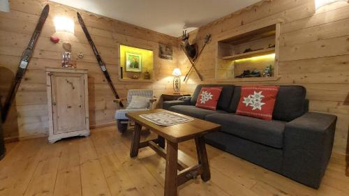 Courmayeur Apartment | Maison Glarey Courmayeur CIR VdA 0023