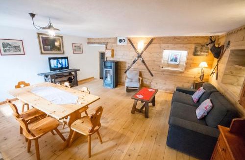 Courmayeur Apartment | Maison Glarey Courmayeur CIR VdA 0023