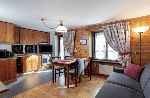 Valtournenche Apartment | Maison Maquignaz - Central Apartment with Terrace