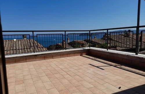 Marta Apartment | Mansarda sul Lago a Marta