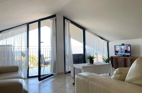 Giulianova Apartment | Mansarda VISTA WOW - Fronte mare con posto auto