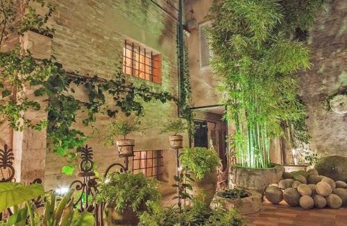 Fermo Apartment | MarcheAmore - Bottega di Giacomino for art lovers, with private courtyard
