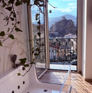 Roccascalegna Apartment | Marienplatz Suite