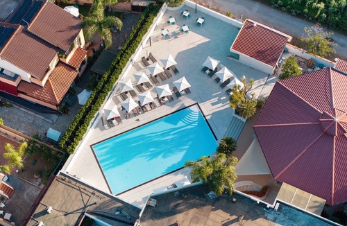 Laura Apartment | Marina Living Rooms – Economy Double Room with Shared Pool, Wi-Fi & Air Conditioning