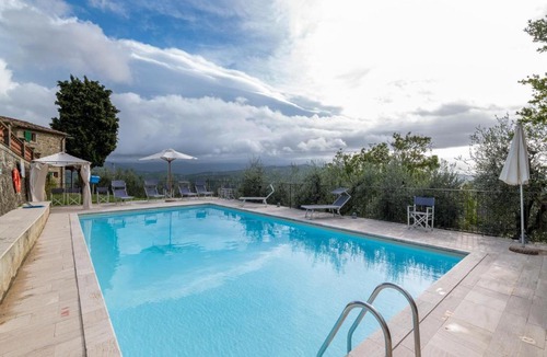 Caprese Michelangelo House | Medieval Farmhouse in Caprese Michelangelo with Terrace