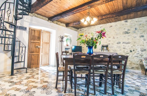 Rocca Imperiale House | Medieval house near a castle