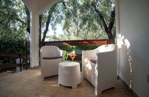 Mattinata House | "melograno" Holiday Home featured with Swimming Pool and Private Beach