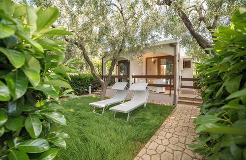 Mattinata House | "melograno" Holiday Home featured with Swimming Pool and Private Beach