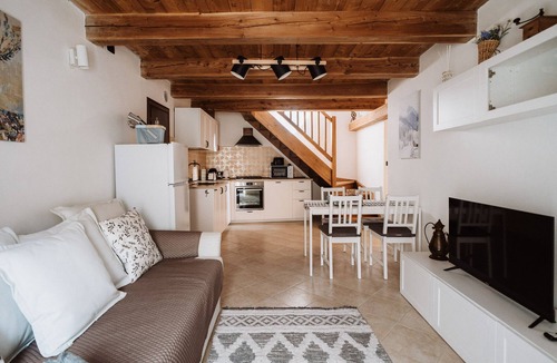 Roure House | Mezzanine apartment in an alpine hamlet