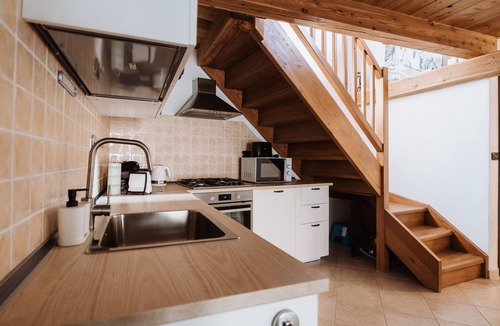 Roure House | Mezzanine apartment in an alpine hamlet