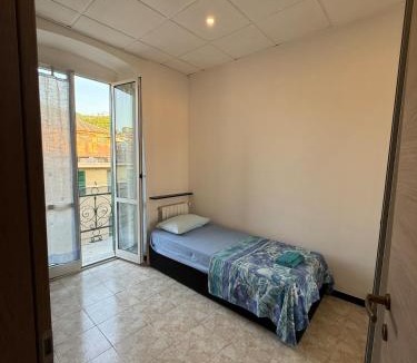 Rivarolo Ligure Apartment | MH Apartment - 100 meters from the Rivarolo train station