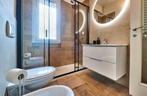 Cernusco Lombardone Apartment | Milan & Lake Como Strategic Home - 2 Bedrooms, Wi-Fi & Parking