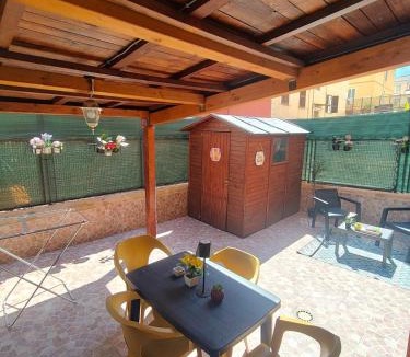 Prenestino-Centocelle Apartment | Mirti Patio Apartment
