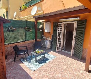 Prenestino-Centocelle Apartment | Mirti Patio Apartment