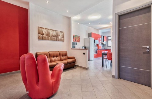 Vanchiglietta Apartment | Modern and bright apartment perfect for 5 people, located in Vachiglietta district, on the outskirts of the historic center, which can be easily reached by public transport in 10 minutes or a 20-minute walk along the Po river. In addition to being well c