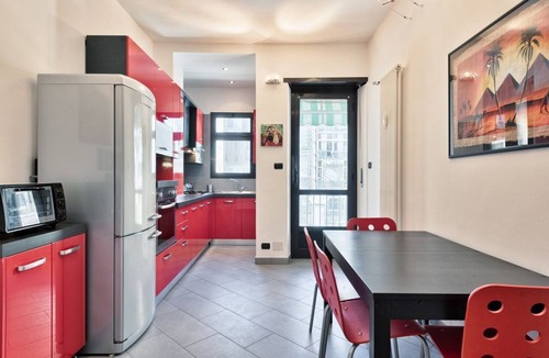 Vanchiglietta Apartment | Modern and bright apartment perfect for 5 people, located in Vachiglietta district, on the outskirts of the historic center, which can be easily reached by public transport in 10 minutes or a 20-minute walk along the Po river. In addition to being well c