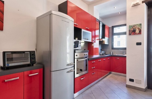 Vanchiglietta Apartment | Modern and bright apartment perfect for 5 people, located in Vachiglietta district, on the outskirts of the historic center, which can be easily reached by public transport in 10 minutes or a 20-minute walk along the Po river. In addition to being well c