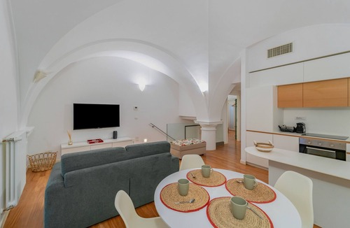 Historic Center Apartment | Modern Flat - Borgonuovo 23