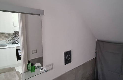 Cava de' Tirreni House | Modern house in old village